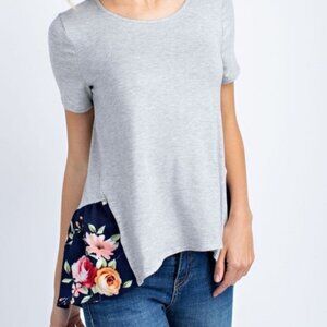 MON AMI floral accent gray Short Sleeve Top Size Small NWT